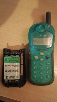 Alcatel mobilní telefon