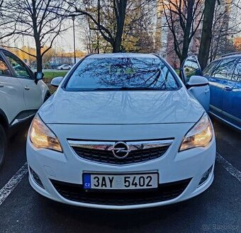 OPEL ASTRA J 1.6 85 KW 2012 /PLYN /TAŽNÉ / -