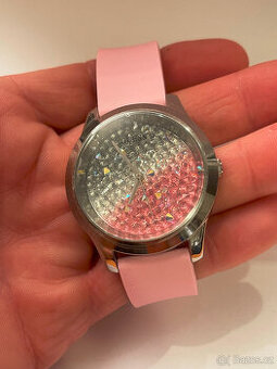 Hodinky Guess Damské, plně funkční, čiselnik 4cm