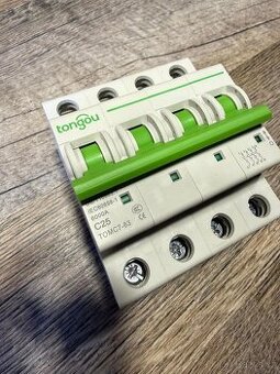 Proudový jistič Tongou 4P C25 6 kA TOMC7-63