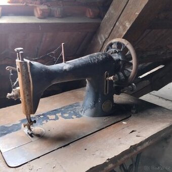 Starý šicí stroj