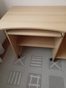 Prodám stůl pro studenta