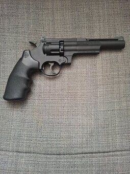 Crosman 44 – CO₂ vzduchový revolver 4,5 mm + 2 hlavně