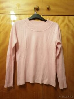 Růžový svetřík