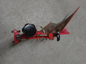 Vari jednostranný pluh pravý + nastavovací těleso