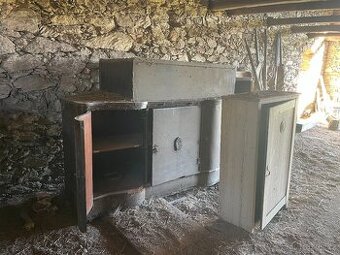 Prodám/daruji starožitné skříně