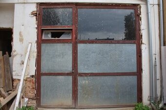 Prodám plechová vrata 335x345 cm.