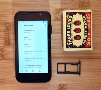 Zanovni miniaturni smartphone XS18Pro