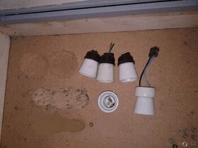 Stará porcelánová objímka, porcelánové objímky, vypínač ...