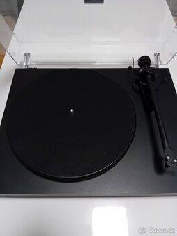 Gramofon Pro-Ject Debut