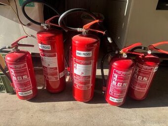 Hasiči přístroj vodní nebo práškový