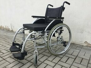 Prodám odlehčený invalidní vozík se skládací konstrukcí
