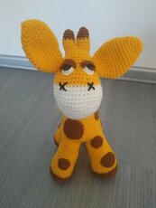 Háčkovaná žirafa