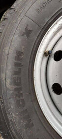 Použité pneu z obytného auta Fiat Ducato.
