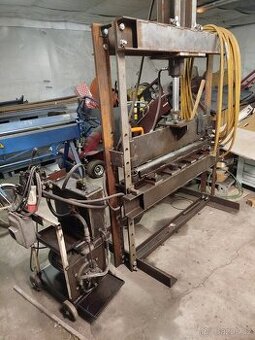 Prodám Hydraulický lis,ohraňovák. - 1