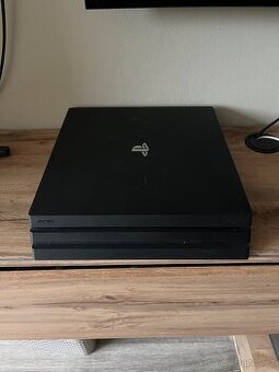 PS4 Pro 1Tb + 2x ovladač + hry