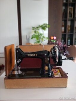 Kufříkový retro šicí stroj Singer - přenosný, na ruční pohon