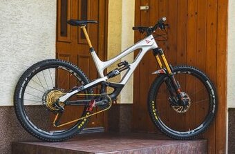 YT Capra Pro Race 2021
