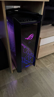 Asus ROG Strix Helios