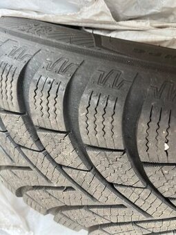 Zimní pneu 185/65R15