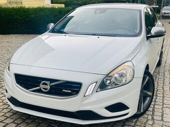 Volvo V60 2.0D 120KW MANUÁL R-DESIGN SENZORY