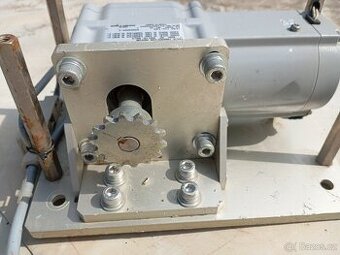 Indukční motor NISSEI 25W s převodovkou 20:1
