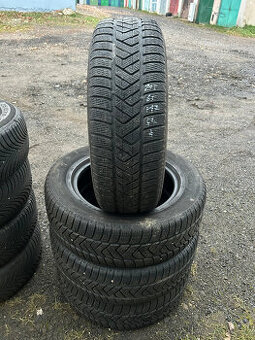 4ks zimní pneu Pirelli 215/65/17 - 1