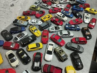 Modely autíček 1/43