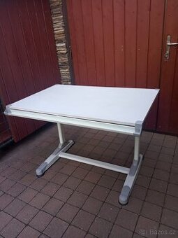 Stůl výškově nastavitelný, polohovací