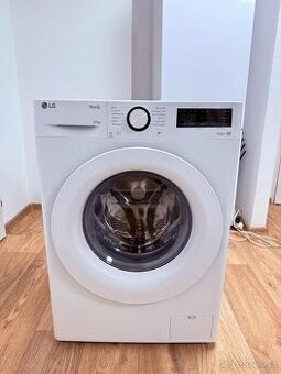 Úzká pračka LG FA2S8V3GN3W s předním plněním