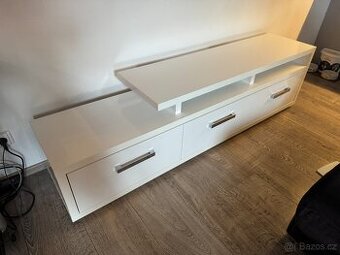 Prodám kvalitní robustní TV stolek – moderní design