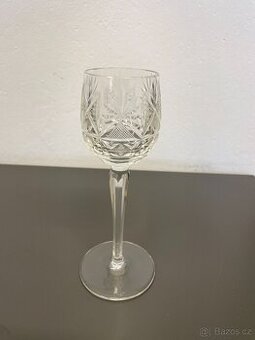 Sklenička z broušeného skla