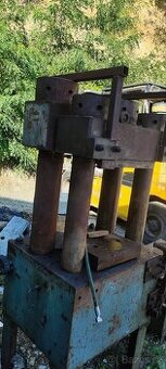 Dílenský hydraulický lis