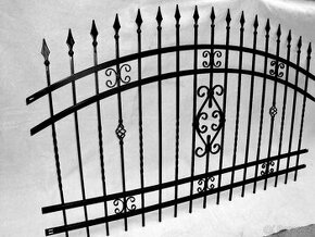 PLOT  OPLOCENÍ  BRÁNA  VRATA