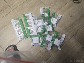 Schneider SEDNA zásuvky , rámečky