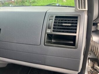 Prodám kastlík spolujezdce VW T5 caravelle, transportér