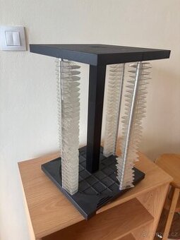 Otočný plastový stojan na 120 CD