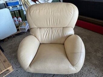 Kožené křeslo otočné