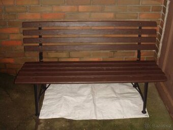Zahradní lavička