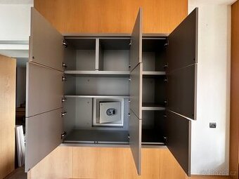 Knihovna ci skrin nastenna