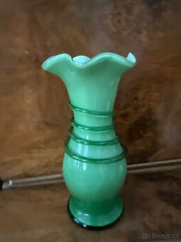 Váza skleněná zelená, výška 20 cm