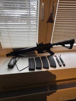 Airsoft M4 ECU + drobnosti
