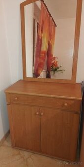 Komoda se zrcadlem