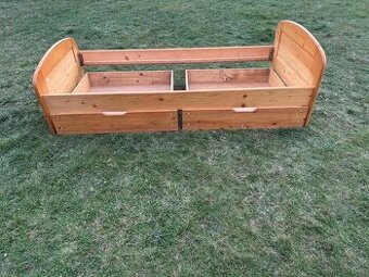 Dětská postel z masivu