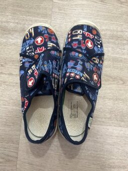 Prodám chlapecké bačkory vel.33