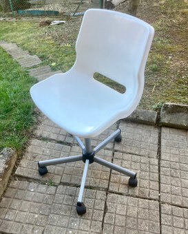 Plastová židle Snille na kolečkách, bílá