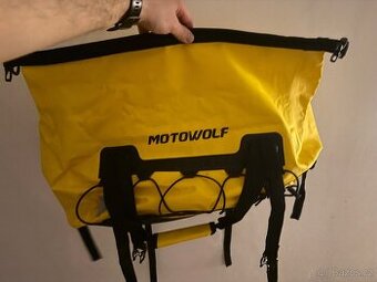 P: Tasku nepromokavou na moto motovak kufr brasna