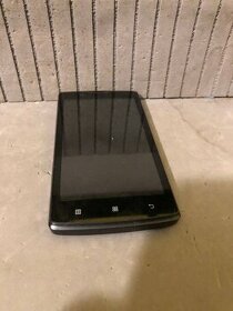 Mobilní telefon Lenovo A2010, černá