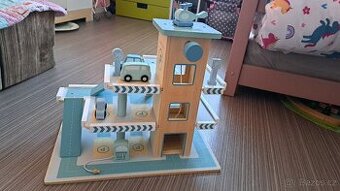 Detsky dreveny parkovací dům/garáž