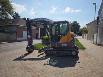 Pásový bagr Volvo ECR 58D